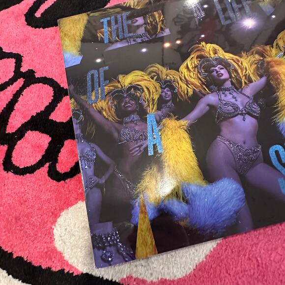 The Life Of A Showgirl: Baby, That’s Show Business (Lakeside Beach Blue) - Picture 2 of 11